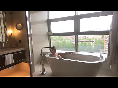 ❤️ Tremendous nwa ọhụrụ mmasị jerking anya ọtụ ya n'ime ụlọ ịwụ ahụ na anyi